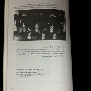Lote siguiente: Libro "Gardel, El Muerto Que Habla" de Eduardo Cuitiño