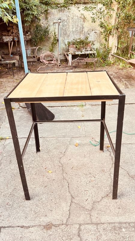 MESA DE HIERRO TAPA MADERA - imagen 4
