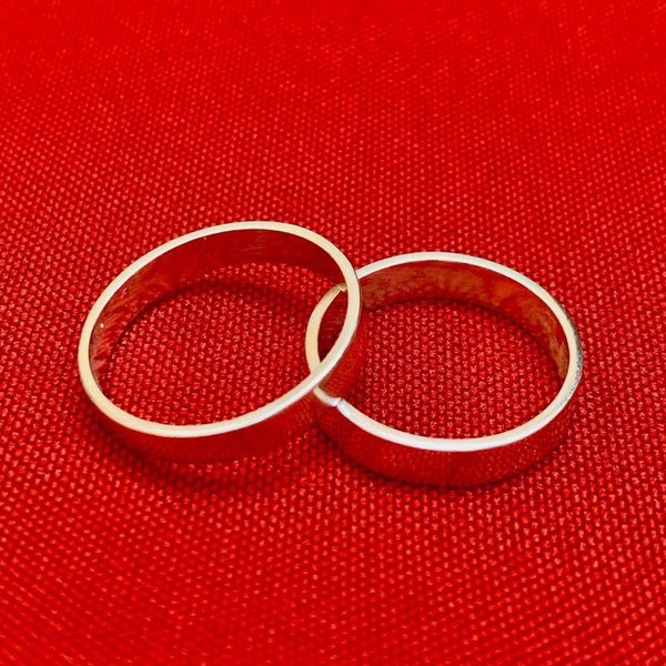 Dos alianzas de plata para mujer - imagen 3