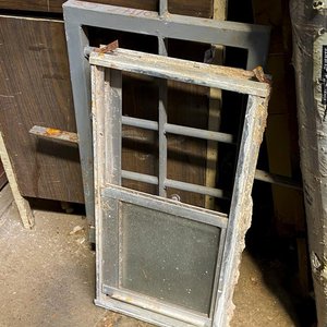 Ventana Chica de Aluminio y Vidrio con Reja - 60x30 cm Gris - imagen 1