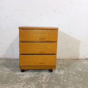 Lote anterior: Cajonero de madera con ruedas, 3 cajones