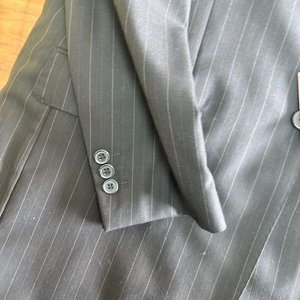Lote siguiente: Traje Rayado Talle 54 Nuevo