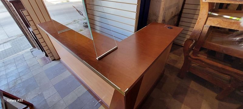 Mostrador en madera de excelente estado - imagen 9