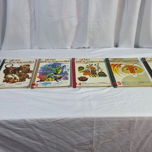 Gran Enciclopedia de los Pequeños y Tomo de Historia Universal - imagen 1