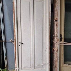 Lote anterior: 3 Puertas de Cedro con Marco de Pinotea