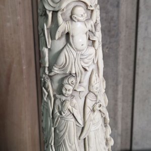 Colmillo Oriental Tallado en Pasta con Escenas Religiosas y Animales, 44 cm - imagen 5