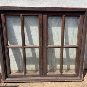 Ventana Antigua de Madera con Vidrios Repartidos - imagen 4