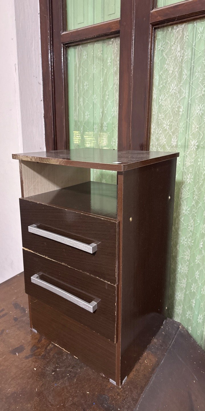 Mesa de Luz Moderna con Cajones