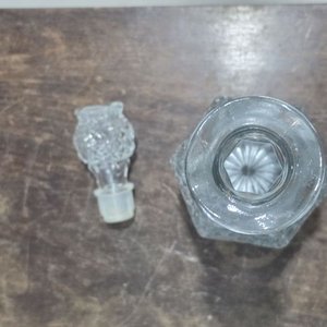 Decantador de Vidrio Transparente con Tapa Labrada - imagen 3