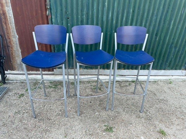 Bancuetas altas de plástico y metal