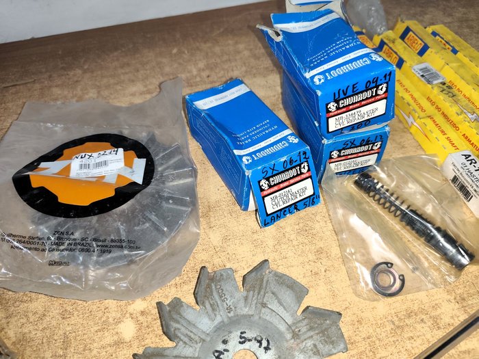 Colección de repuestos para patines y embragues en buen estado - imagen 4