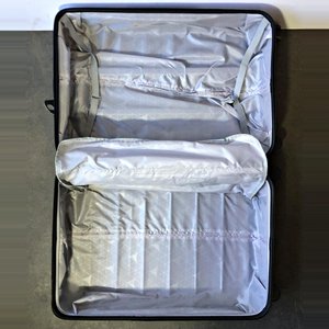Juego de 3 Valijas Rígidas Flieger Plateadas con Diseño Estriado y 4 Ruedas - imagen 4
