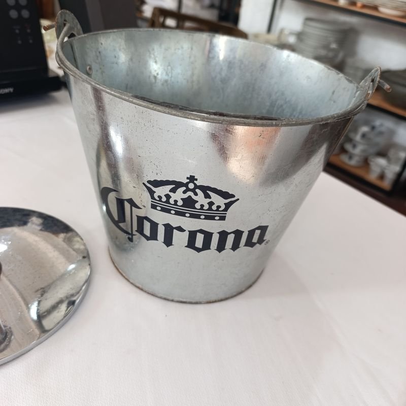 Lámpara Artemide Arcadia y balde hielera con Corona - imagen 2
