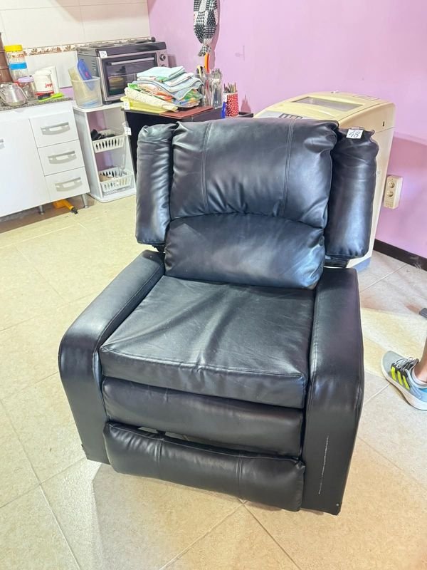 Sillon Reclinable de Cuero con Mecanismo de Reclinar - imagen 3