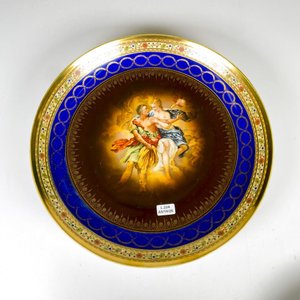 Lote siguiente: Plato de porcelana Viejo Viena, escena romántica diámetro 34 cm