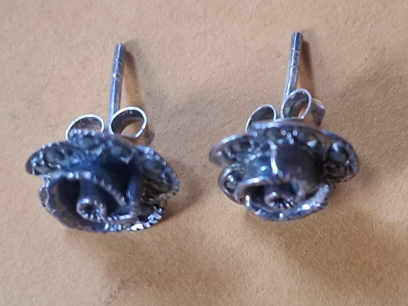 Parejas de pendientes de plata con diseño intrincado - imagen 3