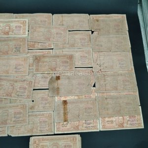 Lote de Billetes Uruguayos "Un Peso" y Moneda Antigua - imagen 1