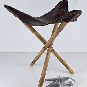 Asiento Trípode Plegable de Cuero Estilo Gaucho - imagen 2