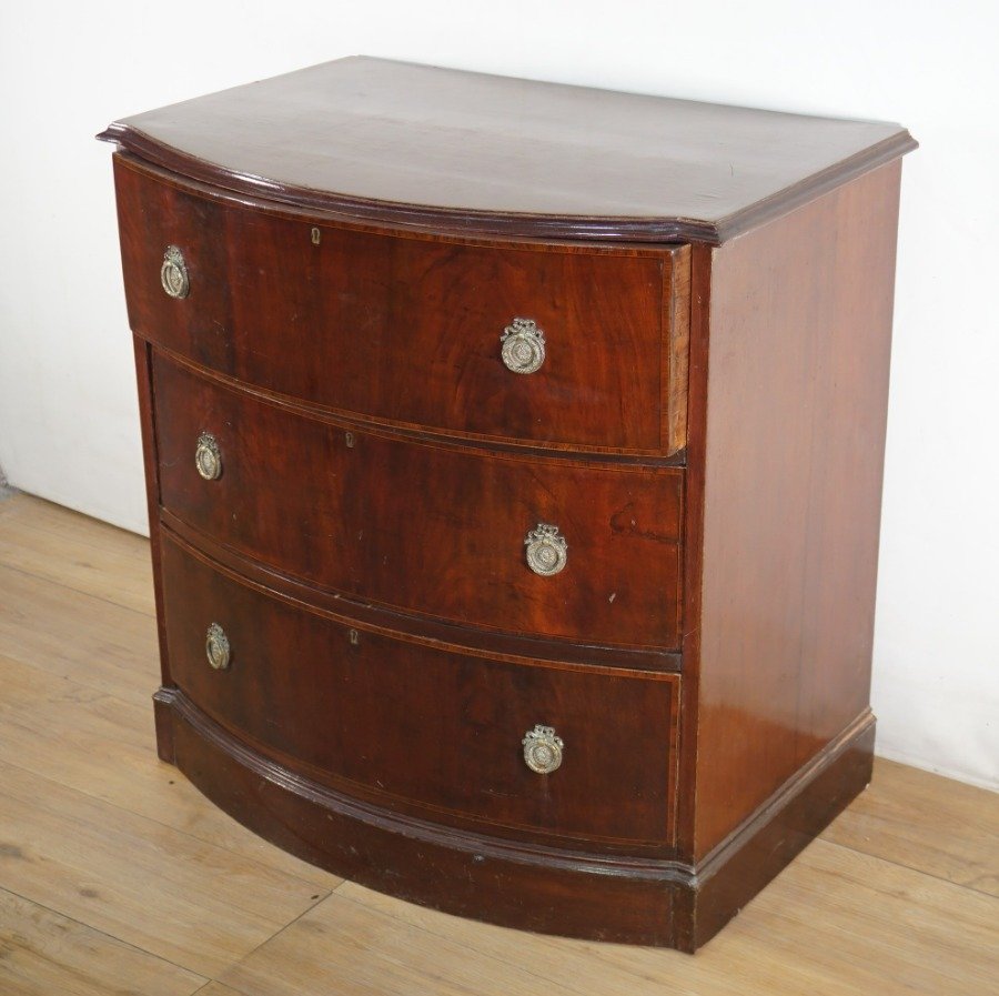 Mueble de tres cajones en madera con herrajes de bronce - imagen 2