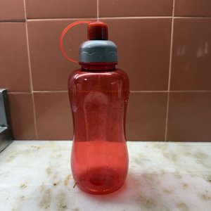 Lote de Jarras y Botellas: Roja, Cantimplora Plus, Vidrio y Térmica Blanca - imagen 5