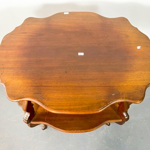 Mesa de Servicio Victoriana en Caoba con Estante y Tablero Ondulado - imagen 2