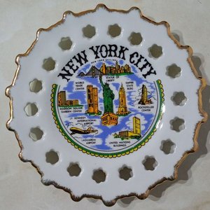 Lote siguiente: Platillo Vintage Porcelana Calada "New York City" con Monumentos Emblemáticos