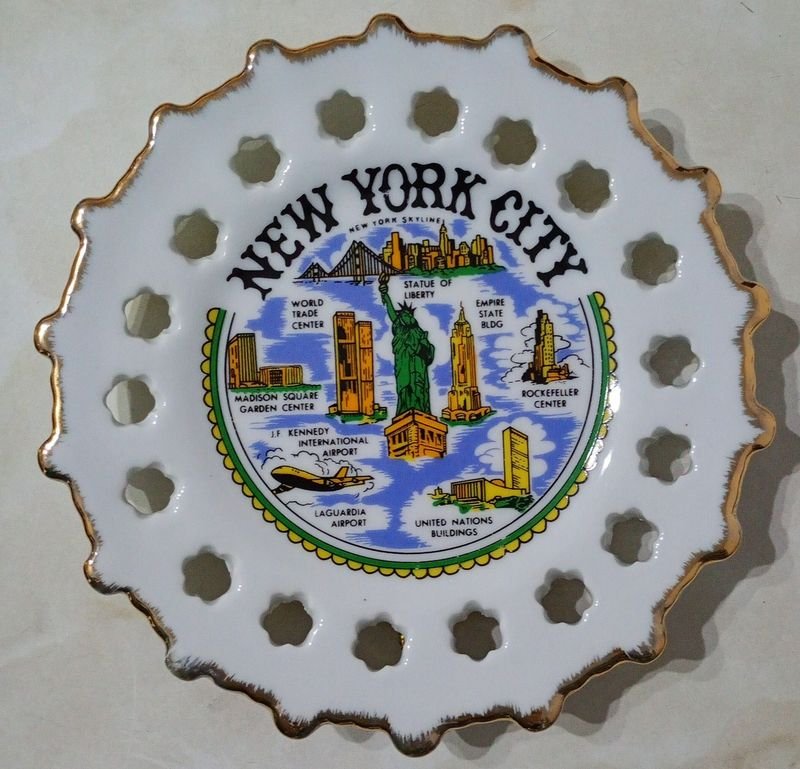 Platillo Vintage Porcelana Calada "New York City" con Monumentos Emblemáticos