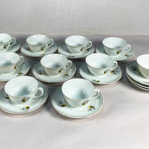 Juego de Té de Porcelana Blanca con Guarda Plateada y Diseño de Piñas - 22 Piezas - imagen 1