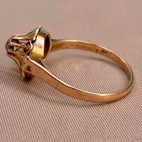 Anillo de oro antiguo con diseño delicado y piedra central - imagen 2