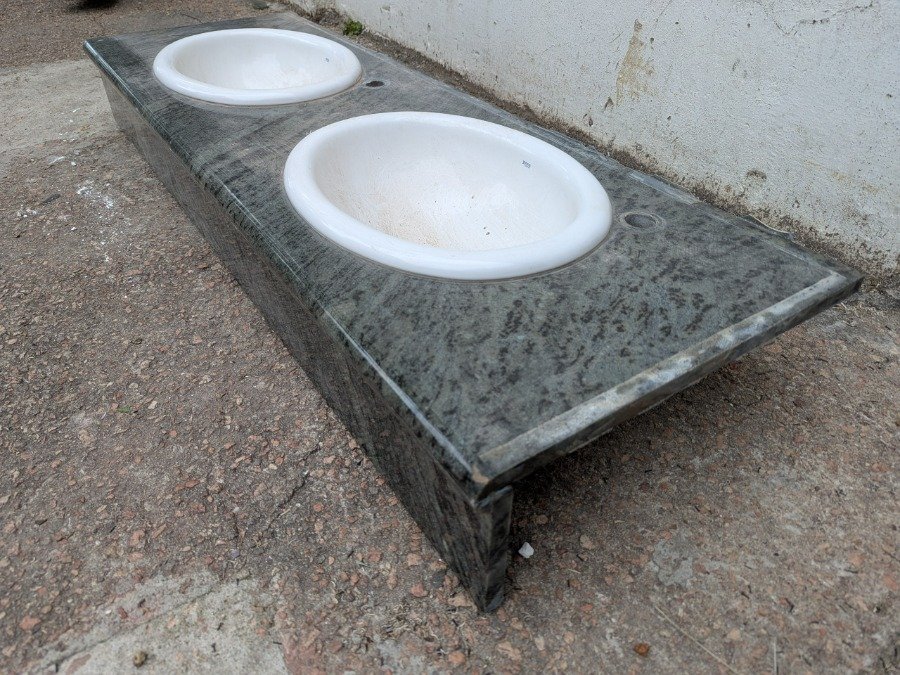 Mesada de baño en granito con doble pileta - imagen 5