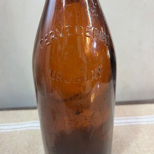 Botella Antigua Vidrio Ámbar Cervecerías del Uruguay Relieve 30 cm - imagen 3