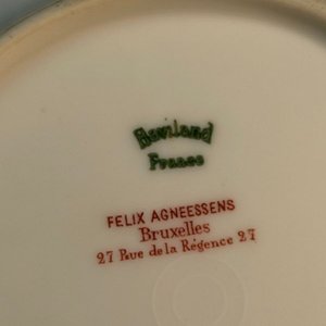 Lote Variado de Porcelanas: Caja, Cuencos y Cuchara con Diseños Florales y Orientales - imagen 9