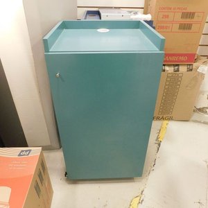 Lote siguiente: Mueble de comercio con puerta