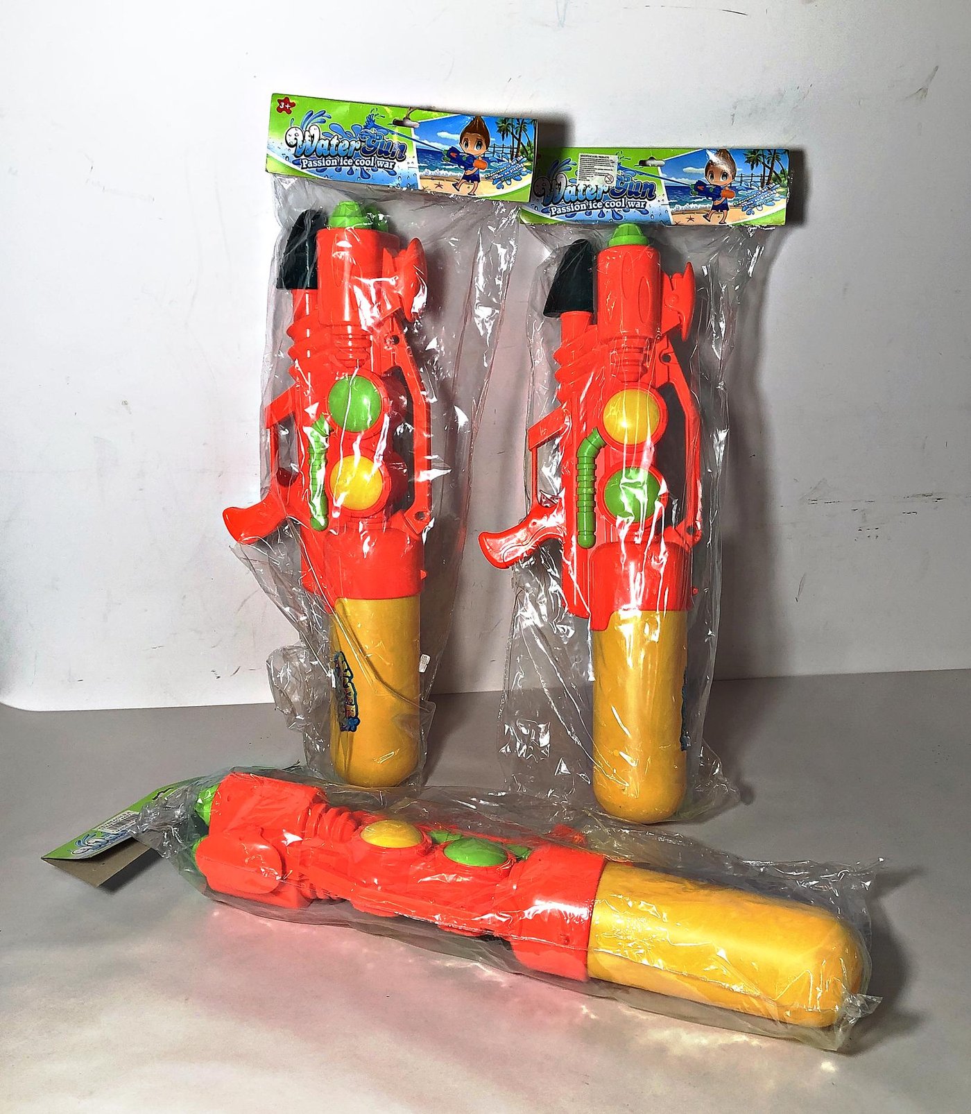 Tres Pistolas de Agua Rojas para Niños