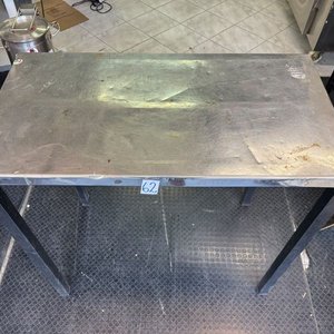 Mesa de Hierro con Tapa de Acero Inoxidable - imagen 4