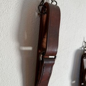 Par de Estribos de Montar en Bronce y Cuero - imagen 2
