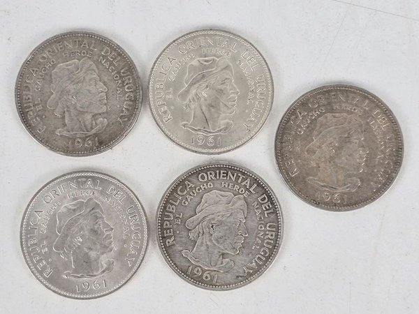 Lote de 5 Monedas de Plata "El Gaucho" Uruguay 1961 - imagen 1