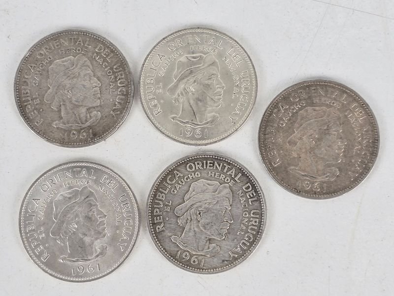 Lote de 5 Monedas de Plata "El Gaucho" Uruguay 1961