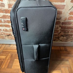 Valija de Viaje Negra con Ruedas y Cerradura - imagen 2