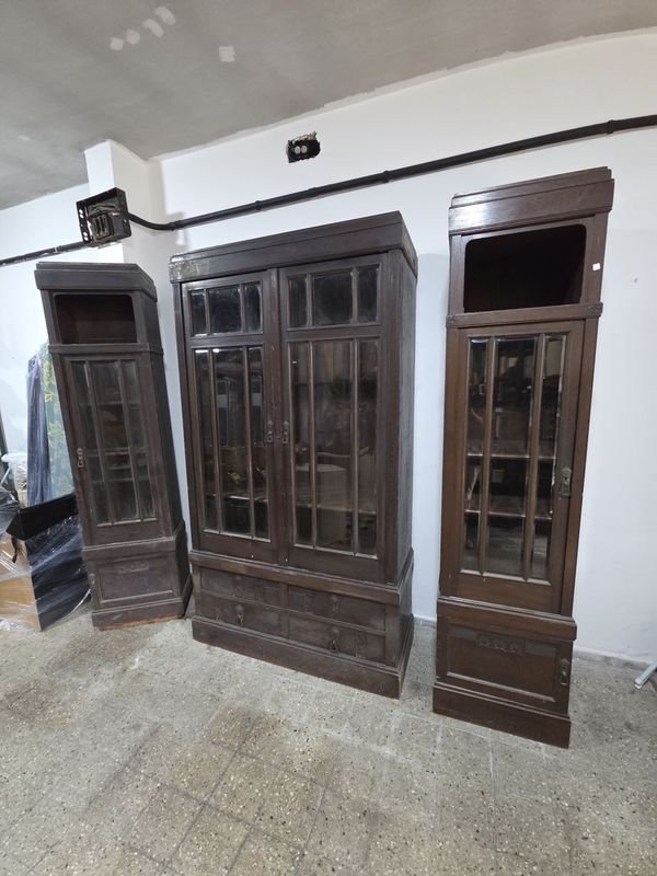 Lote anterior: Muebles exhibidores antiguos en Roble Europeo para restaurar