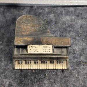 Sacapuntas Antiguo Forma Piano Vintage - imagen 3