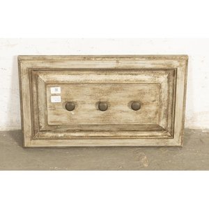 Lote anterior: Perchero de Pared con Tres Perchas Metálicas