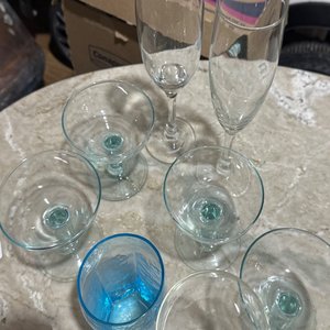 Lote siguiente: Set de Copas de Cristal y Vaso Azul