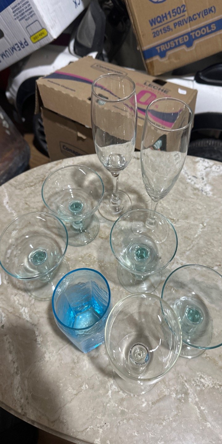 Set de Copas de Cristal y Vaso Azul