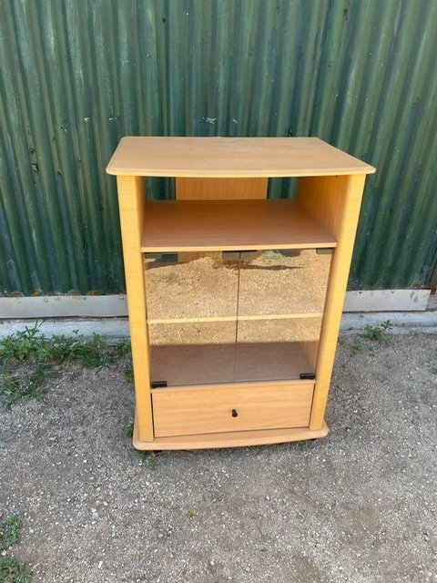 Lote siguiente: Mueble rack para TV en buen estado