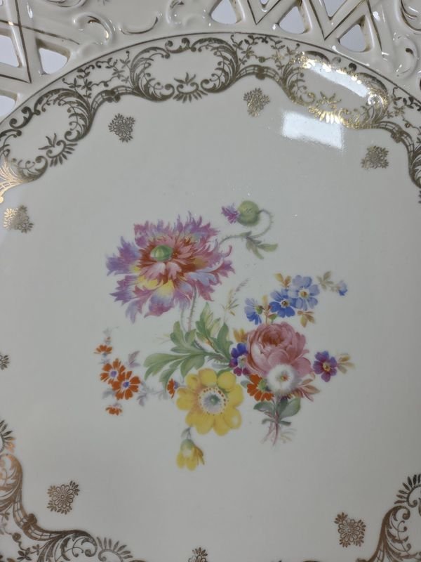 Plato decorativo en porcelana alemana con diseño floral - imagen 3
