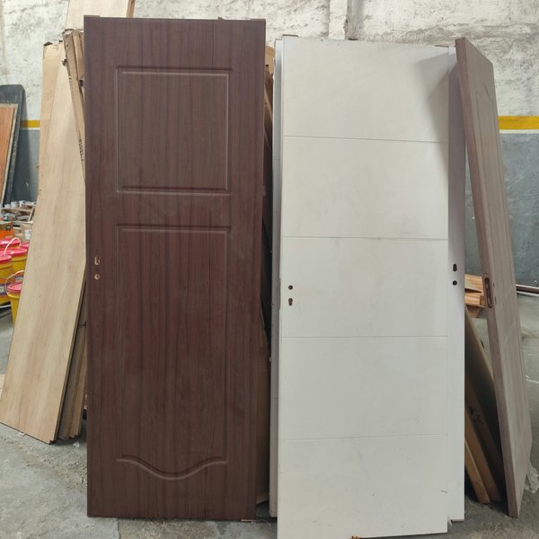 Hoja de Puerta Interior Nueva con Cerradura y Pestillo