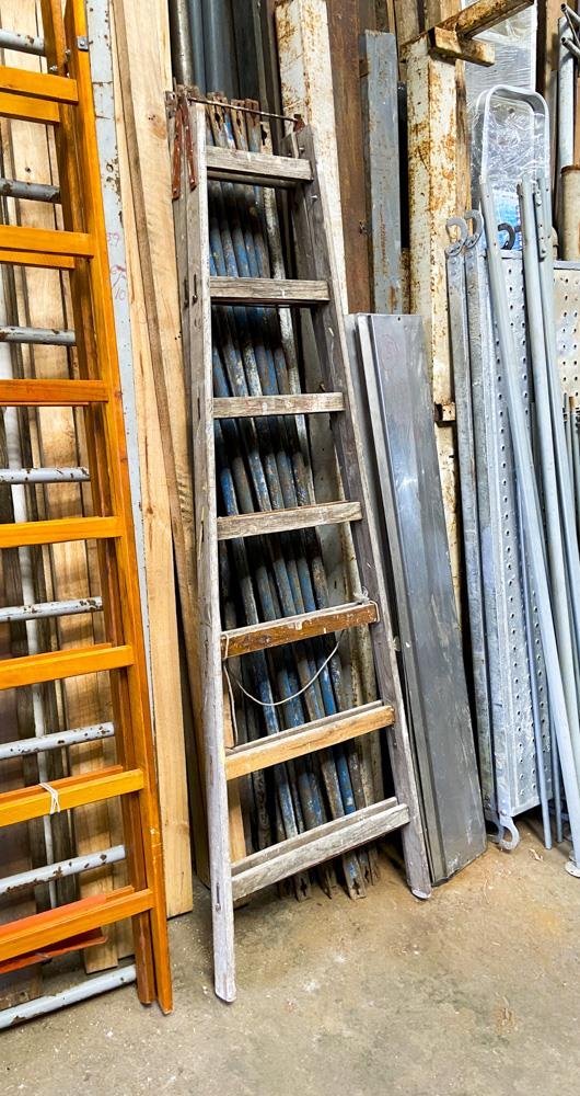 Escalera de Madera Tijera con Siete Escalones