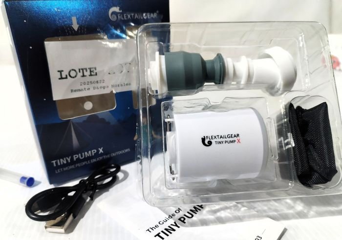 MINI INFLADOR RECARGABLE ALTA POTENCIA CON ACCESORIOS Y LUZ LED - imagen 5