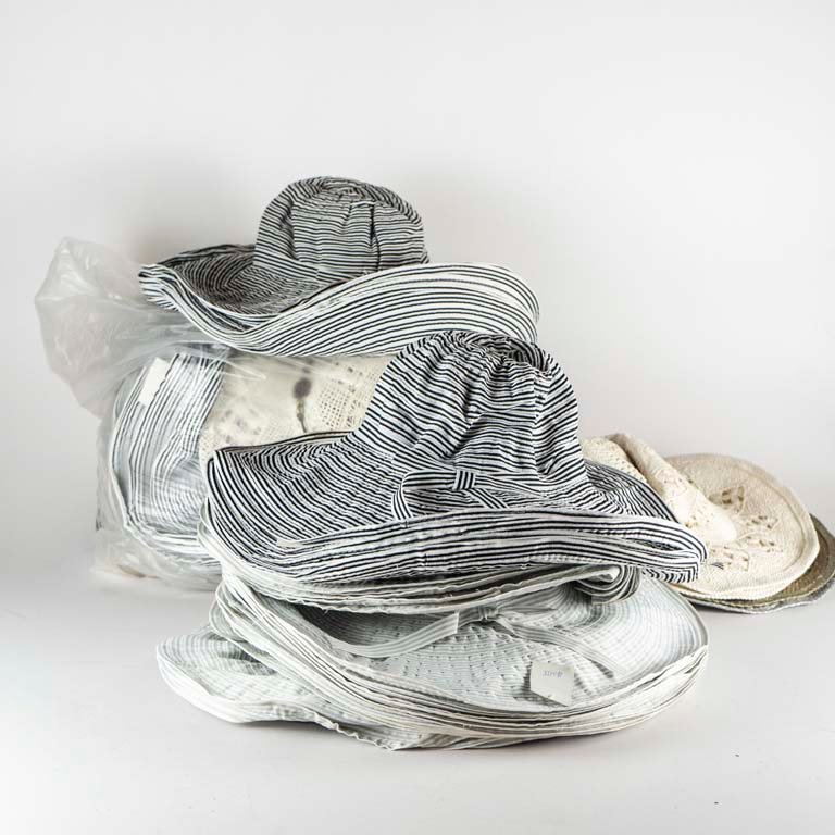 Sombreros con detalles y patrones